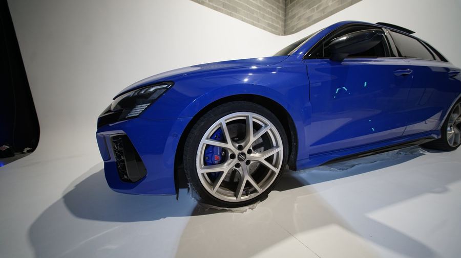 Audi bleue